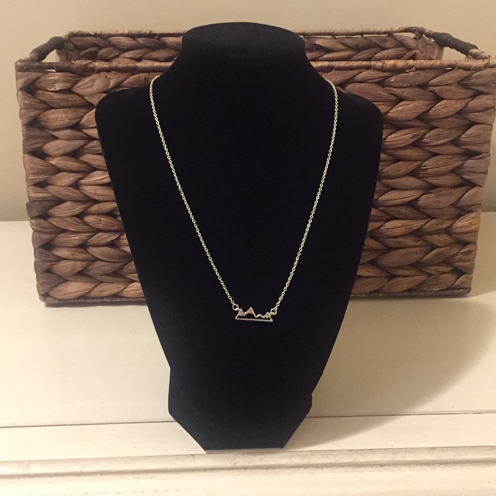 🟥3/$15 Snow mountain silver necklace